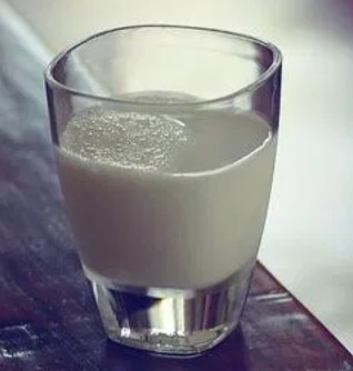 Pohár mlieka